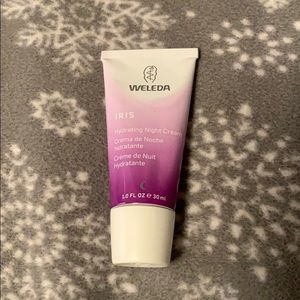 Hydrating night cream.